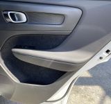 Volvo XC40 momentum  FWD - фото 24
