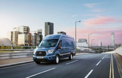 Вибір між Ford Custom Transit Van і Ford Transit Van: Як підібрати вантажівку для бізнесу?