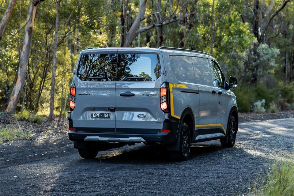 Фото позаду Transit Custom 2026