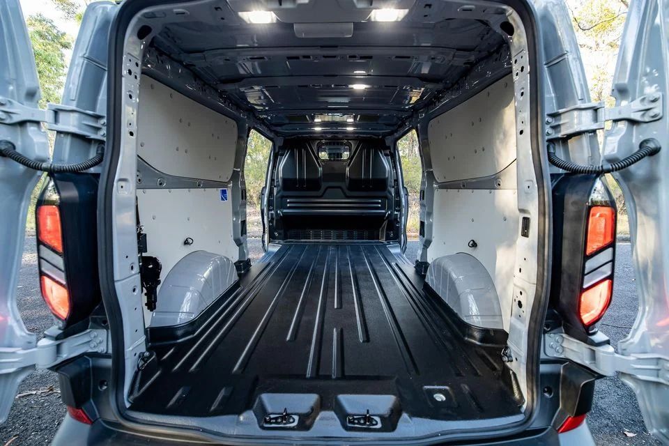 Фото багажника Transit Custom 2026
